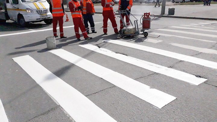 В Екатеринбурге отменили левые повороты на двух больших перекрестках