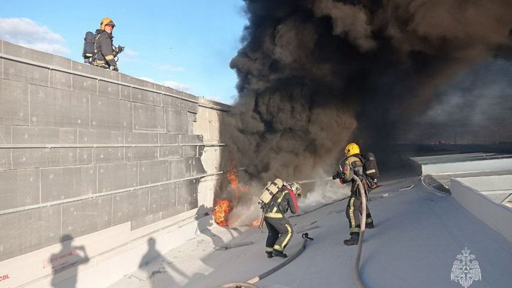 Во Владимире загорелся магазин-склад DNS на Куйбышева