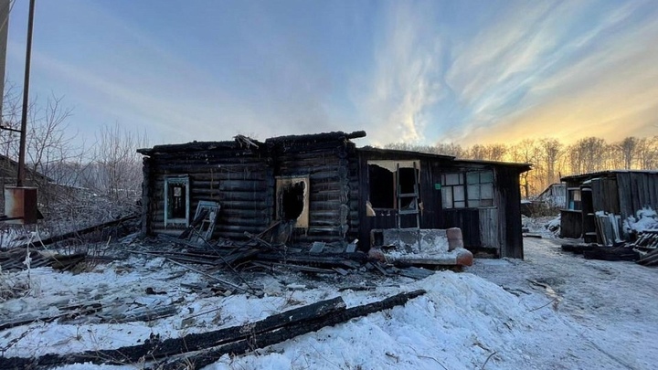 Два человека погибли при пожаре в частном доме под Новосибирском