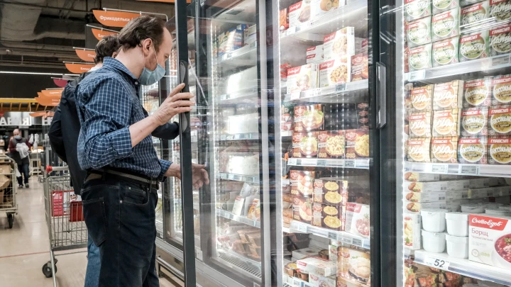 Итальянец удивился странным русским продуктам: У нас выбрасывают, а вы специально производите