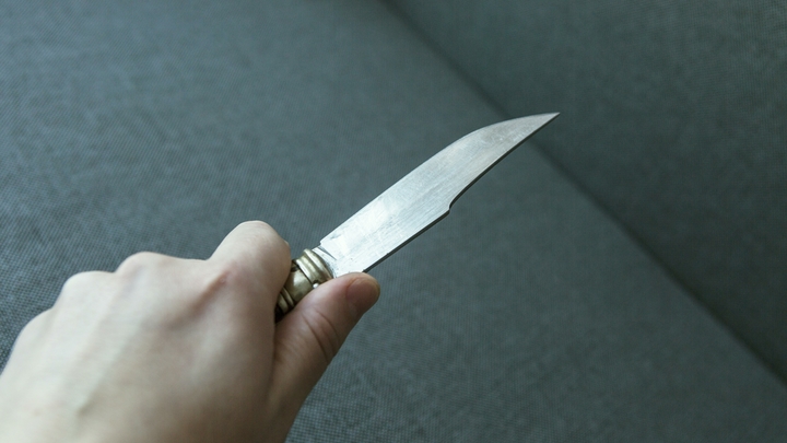 В Бутово дети мигрантов изрезали ножом соседа в подъезде