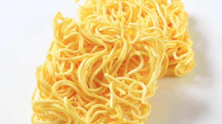 Я же не тапки себе покупаю: Пенсионерки отдали сотни тысяч за золотую лапшу от рака