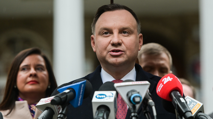 Выборы президента по почте - ради безопасности: В Польше оппозиция и власти вступили в спор о голосовании