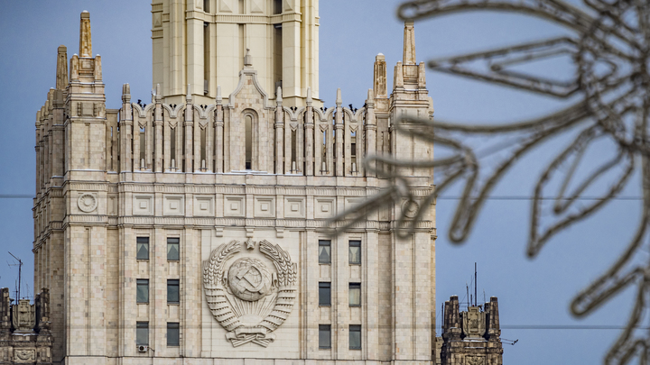 Россия отнеслась с пониманием и зеркально. Первого секретаря посольства Албании высылают домой