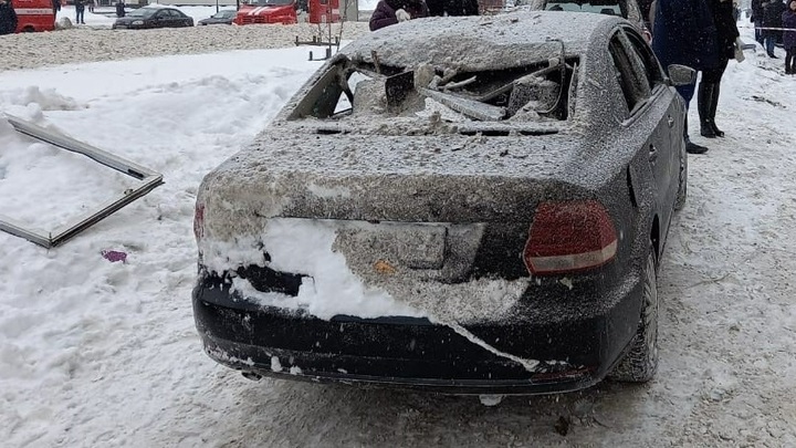 В Дзержинске ночью вандал повредил порядка 10 автомобилей