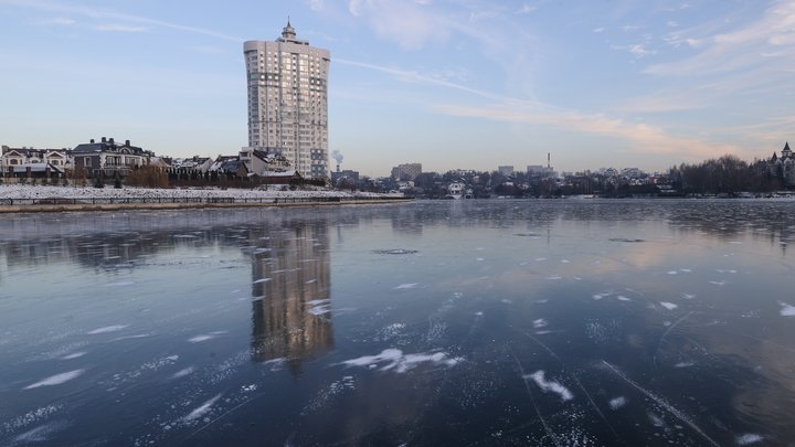 В Перми не могут найти подрядчика для укрепления многоэтажки, сползающей в лог