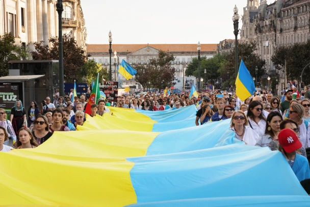 Кто не скачет, тот грек. Коммунисты сорвали украинский марш в Греции. В ход пошли петарды