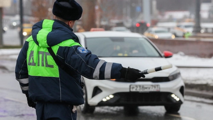 Вымогали деньги у бойцов СВО: в Ростове уволили сотрудников ДПС за взятку