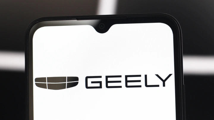 В компании Geely прокомментировали сообщения об уходе из России