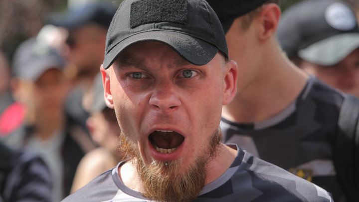 Угрожавший семье Кадырова неонацист научился стоять на коленях