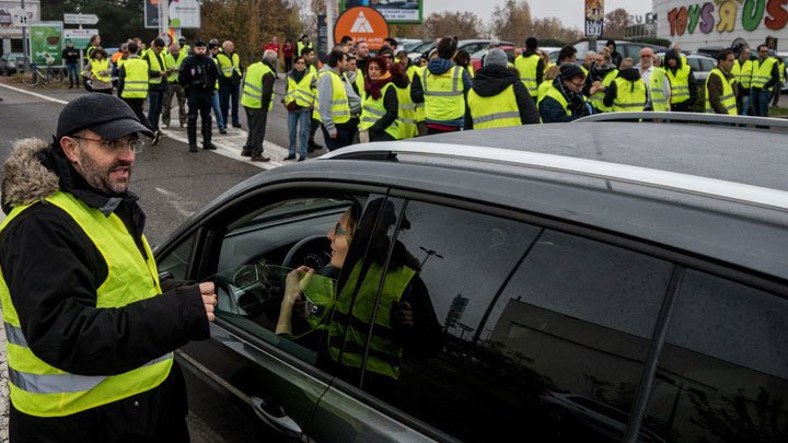 «Гнев и страдание» Франции: правительство в растерянности