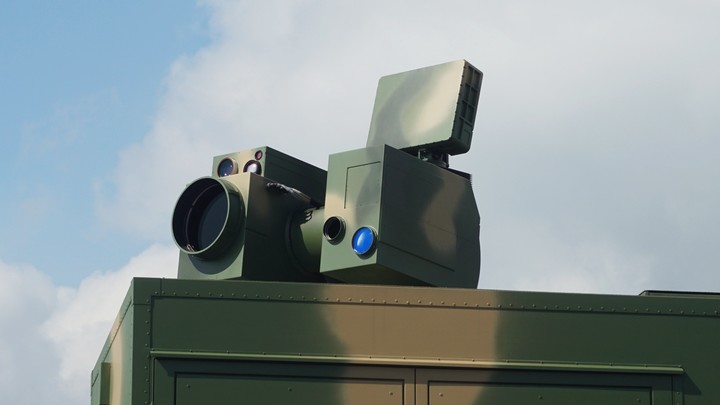 Засекает человека за 18 км: В России разработан суперлазер