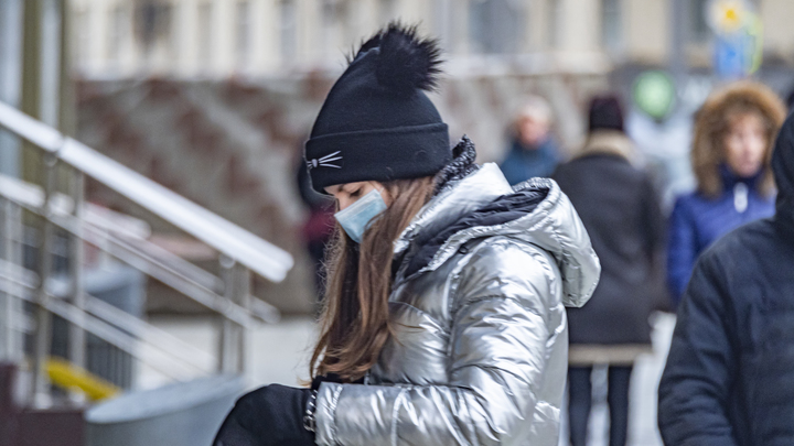 Зачем носить маску на морозе: Комаровский назвал единственную причину