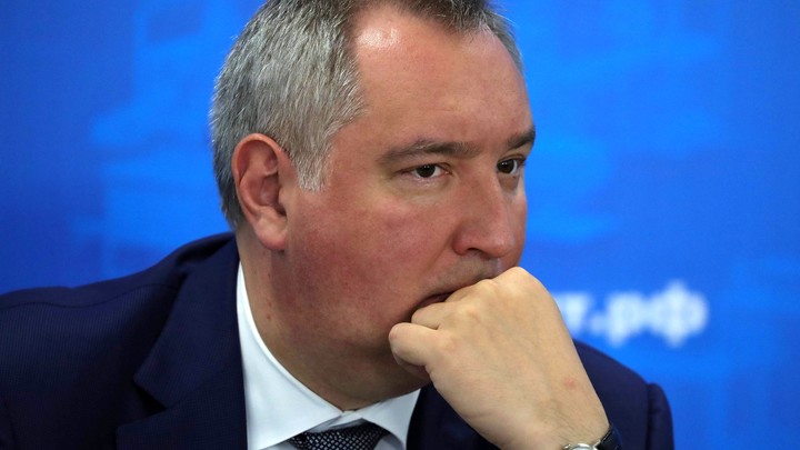 Самолет с Рогозиным развернули в воздухе на пути в Молдавию