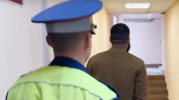 Мигрант хотел подкупить полицейского, чтобы спасти жену от депортации