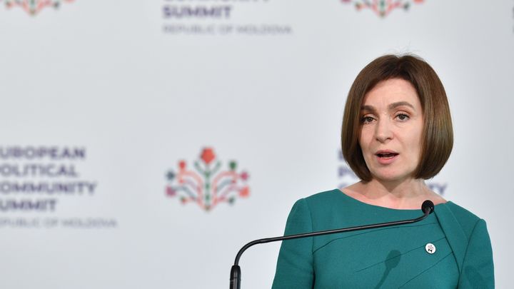 Попробуй разберись, кто кого должен уважать... Странный разговор Санду и Дудя* о судьбе Би-2