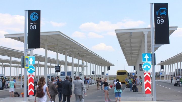 На КПП Армянск из Херсонской области в Крым сохраняется автомобильная очередь