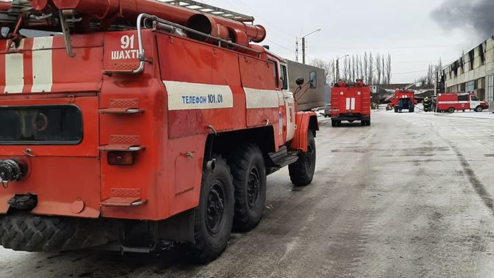 Названа предварительная причина пожара на заводе Химпэк в Шахтах