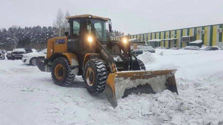 В Кемерове за выходные с улиц убрали более 21 тысячи кубометров снега