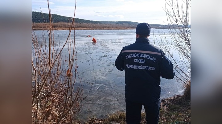 Группа рыбаков провалилась в воду на Аргазинском водохранилище