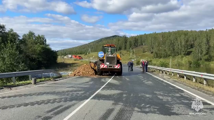 Дорога в Челябинской области остаётся закрытой из-за подтопления