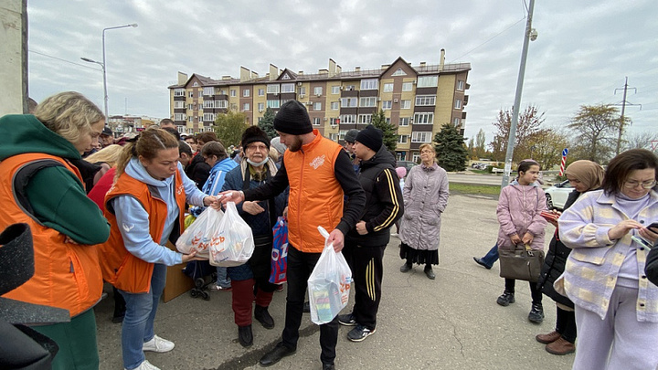 Более 5 тонн гумпомощи получили жители пострадавшего дома в Ейске