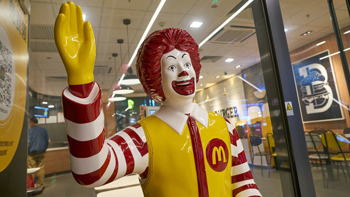 Starbucks, McDonald's и ещё почти 300 компаний уходят из России. Жить больше незачем