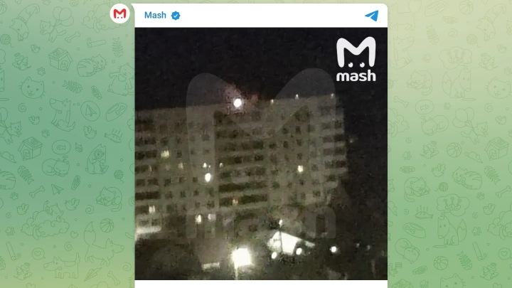 Дрон рухнул на крышу многоэтажного дома в Смоленске