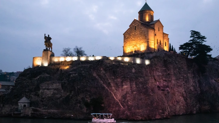 Грузинский премьер уличил европейских лидеров в отсутствии этикета и самостоятельных решений