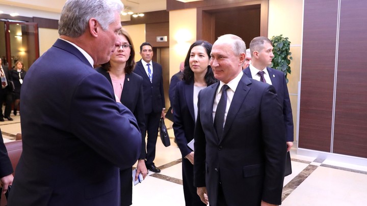 Путин и Диас-Канель открыли памятник Фиделю Кастро в Москве