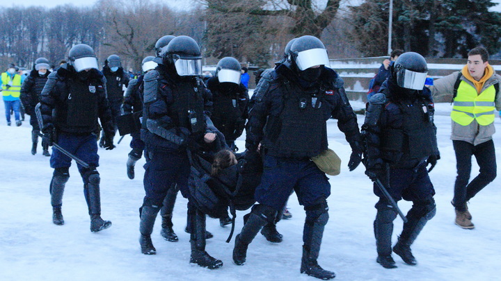 «Навальнята» заманили, отвечать родителям? Что ждет семью задержанной на митинге школьницы