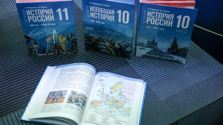 В школы Новосибирска поступили учебники истории с разделом про СВО