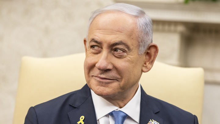 Встал с кресла и развернулся: Трамп публично оскорбил Нетаньяху