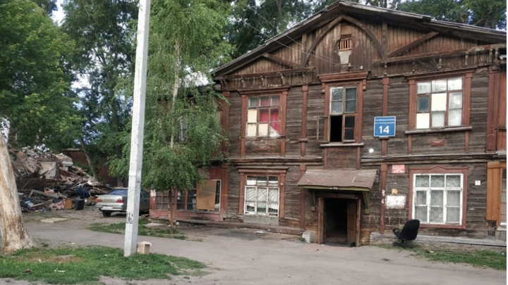 Мэр Новосибирска объяснил ситуацию с захваченными цыганами бараками
