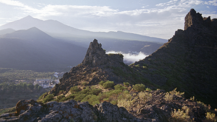 Лава из вулкана на Канарском острове достигла океана: появились токсичные испарения