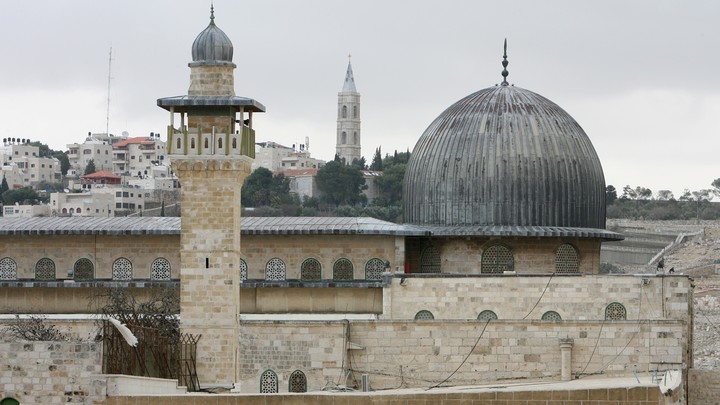 Израиль примет туристов с 1 июля. Но не всех