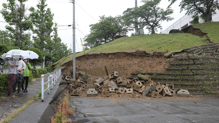 Мощное землетрясение оставило сотни тысяч японцев без света. Множество пострадавших