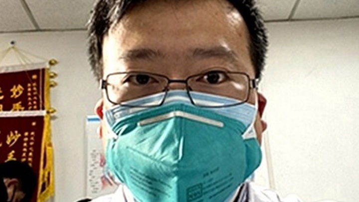 Он жив, но…: Новость о смерти первым распознавшего эпидемию врача в Китае оказалась фейком