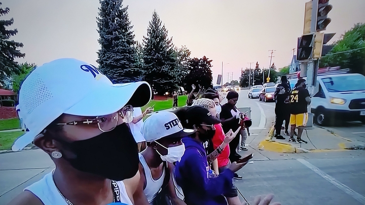 Кому грозит возможность вторичного заражения? Вирусолог заявил о десяти волнах COVID-19