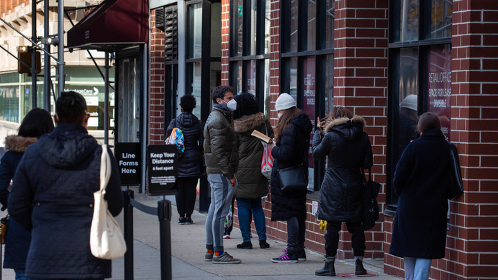 Жителям Нью-Йорка запретили есть вне дома: Слишком высокий риск