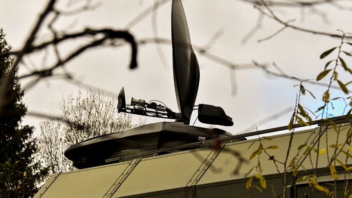 Без перерывов и выходных: Минобороны показало уникальные кадры работы связистов