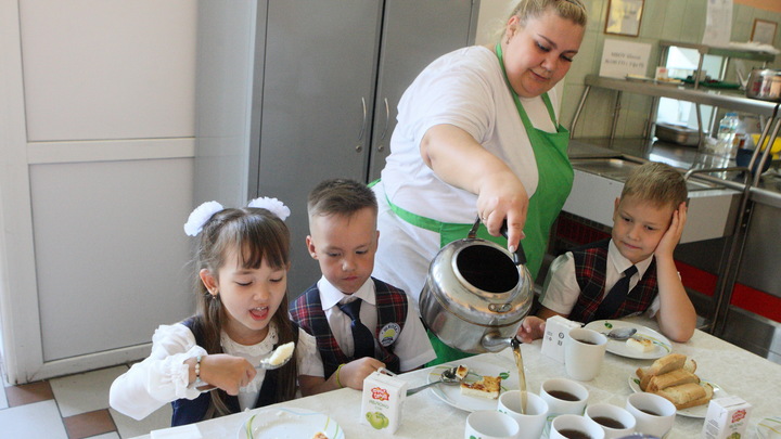 Всех школьников Ленобласти накормит единый оператор