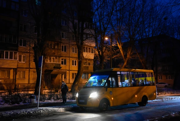 Без света сотни тысяч людей. Лишь запад страны на особом положении: На Украине массовые отключения электричества