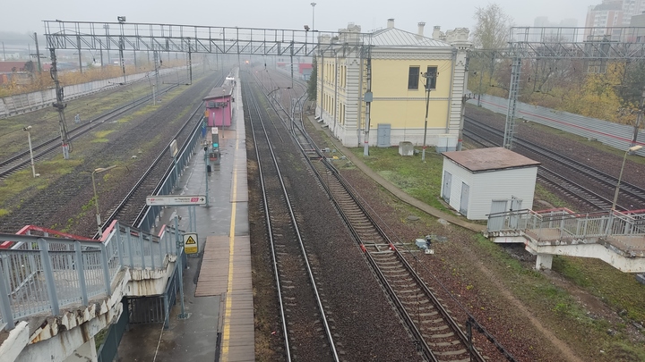 В Красноярске мужчина ограбил товарища и попал под поезд