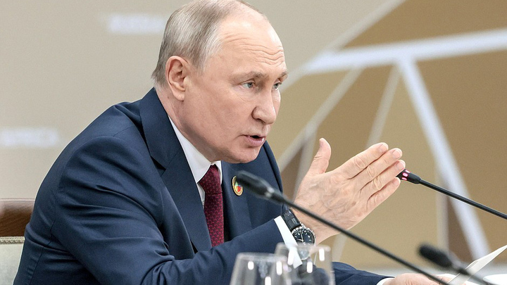 Путин: Россия хочет найти пути мирного урегулирования конфликта на Украине