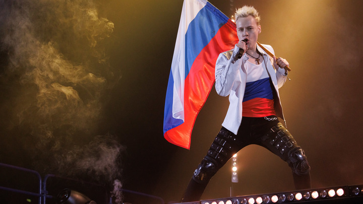 Киевская полиция встала на уши из-за молодёжи, громко слушающей Шамана на улице