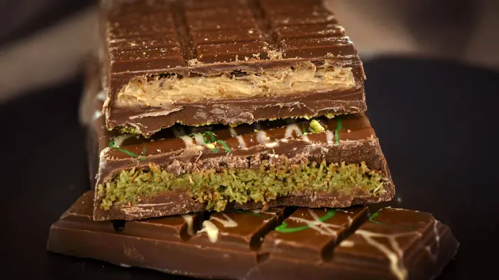 Мошенники взяли на вооружение дубайский шоколад: Людей начали разводить по новой схеме