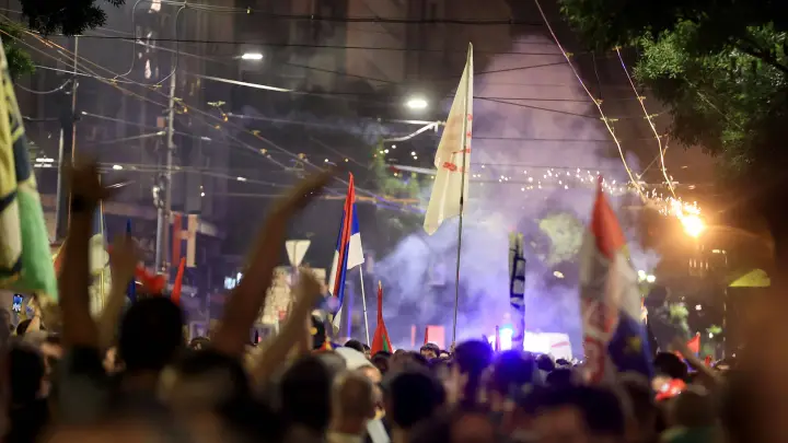 Белград в огне - улица почувствовала власть. Британия давит на Вучича