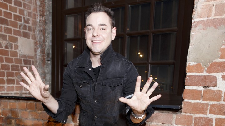 Испугавший детей странным шоу актёр Чирков внезапно исчез. Источник сообщил о грозящем аресте