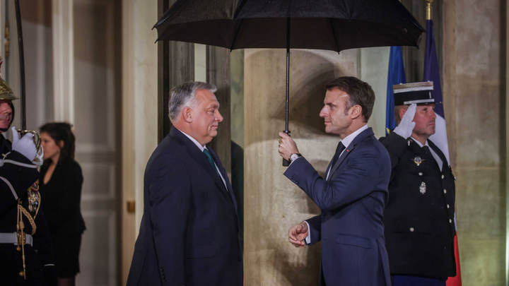 Макрон пытался уговорить Венгрию пустить Украину в ЕС, но не вышло